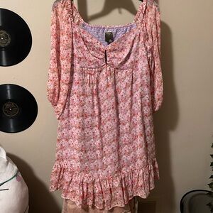 Cute floral dress with tiny gold details